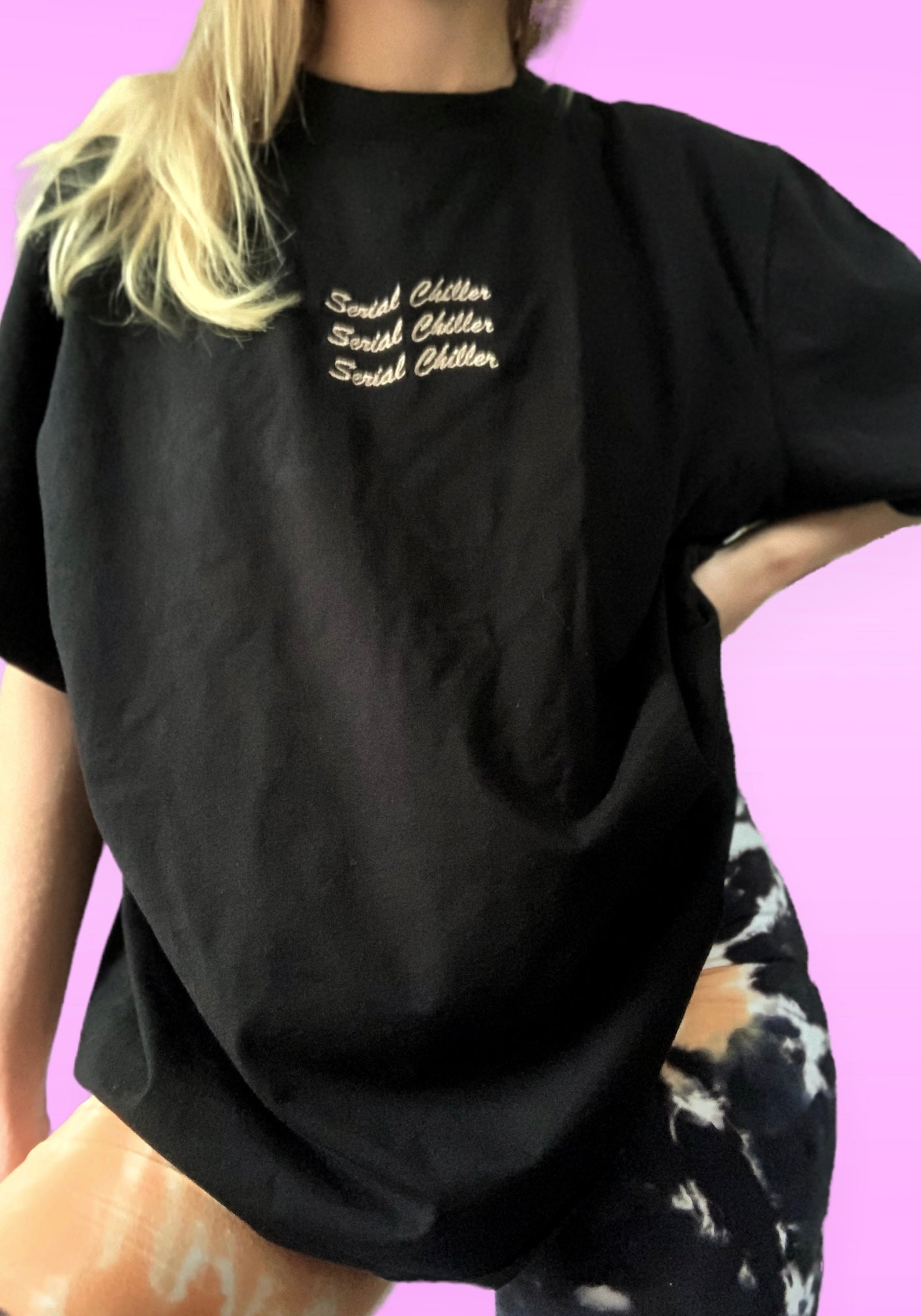 SERIAL CHILLER EMBROIDERED SLOGAN OVERSIZED TEE