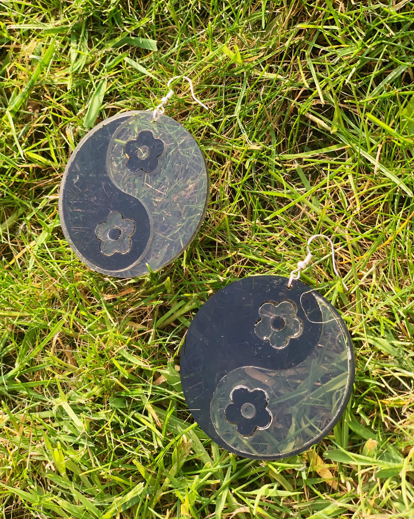 DAISY YIN YANG PERSPEX EARRINGS